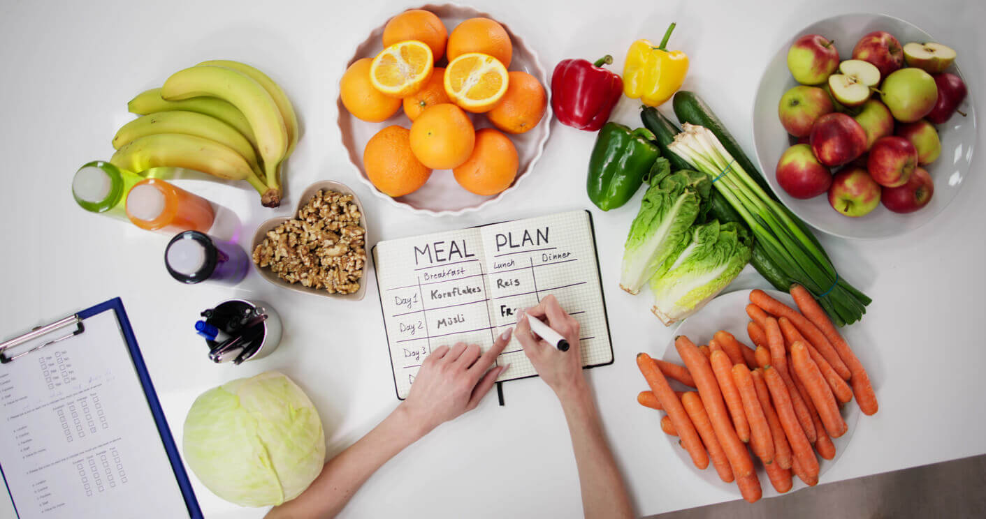 A female dietitian doctor is creating a meal plan for weight loss.